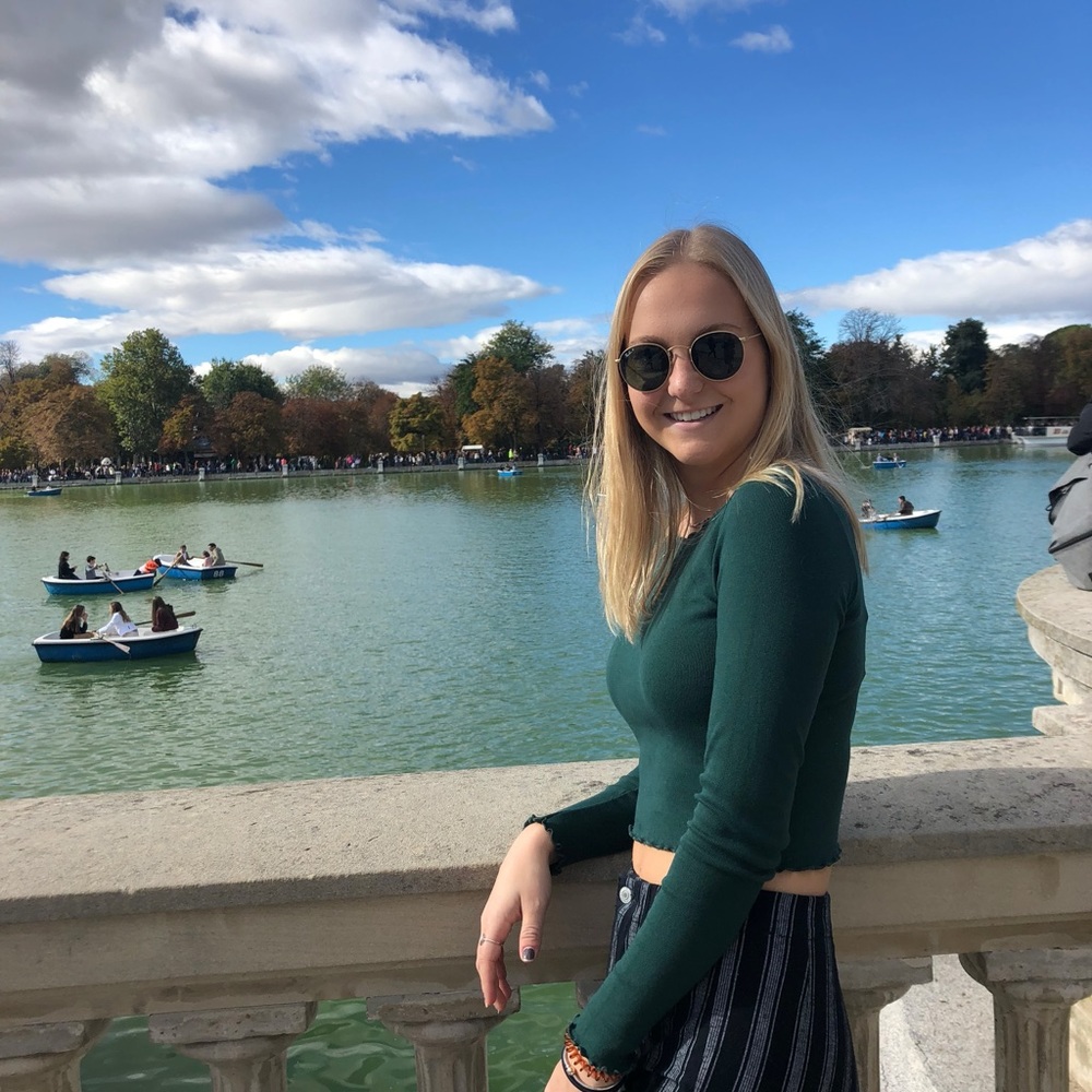 Meet your Posher, Kelly